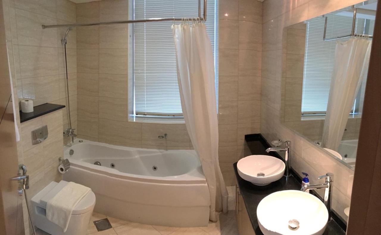 Espace Holiday Homes - Ocean Heights 14 Dubai Esterno foto